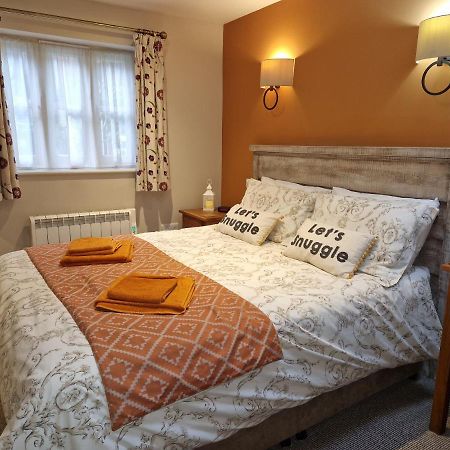 The Pelican Inn Devizes Esterno foto