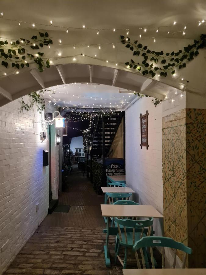 The Pelican Inn Devizes Esterno foto