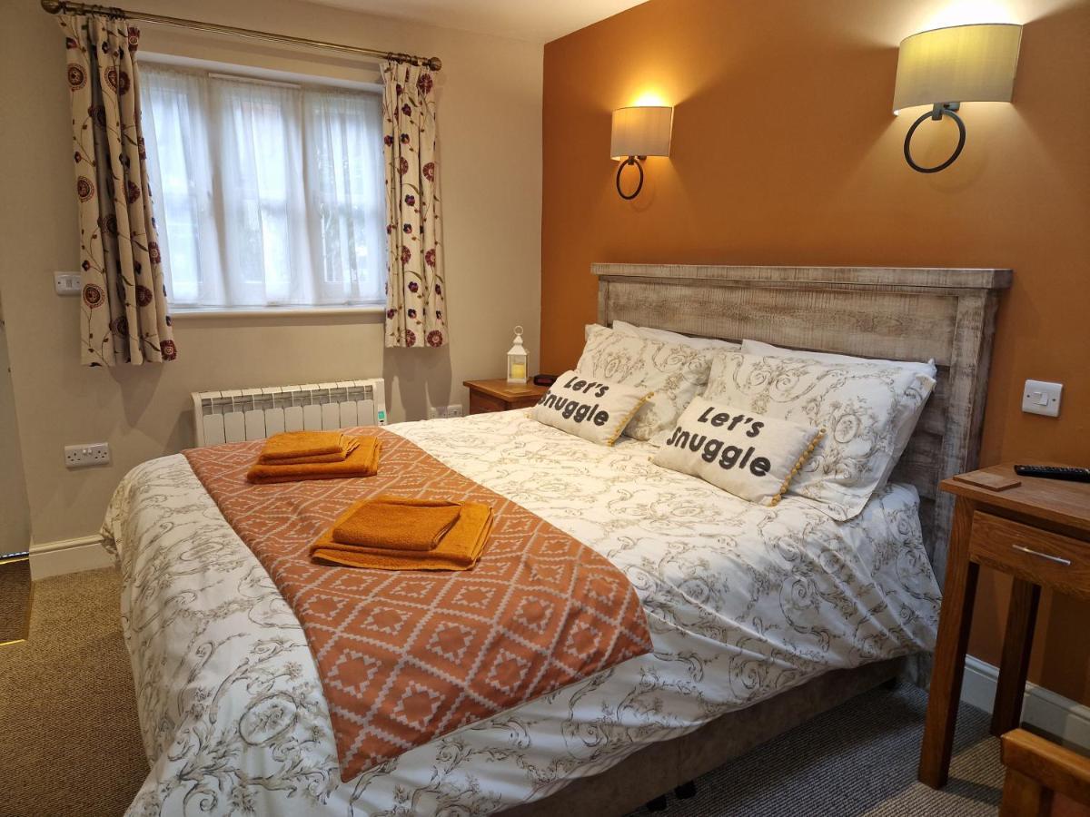 The Pelican Inn Devizes Esterno foto